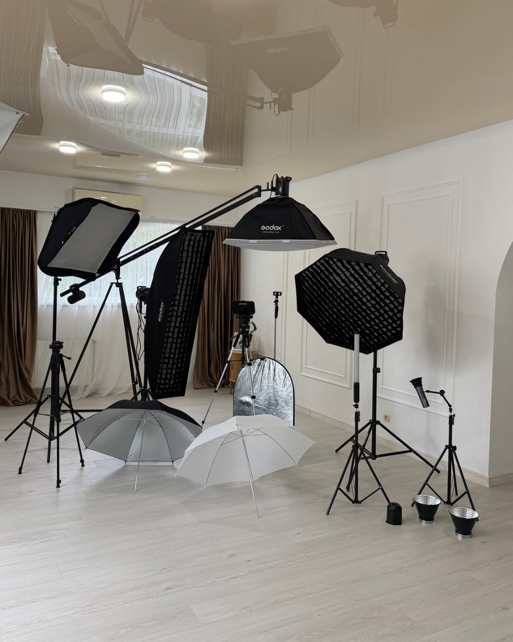 Студійне світло Godox у фотостудії Content Studio Uzh